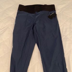 Back Country women’s hiking pants never been worn
